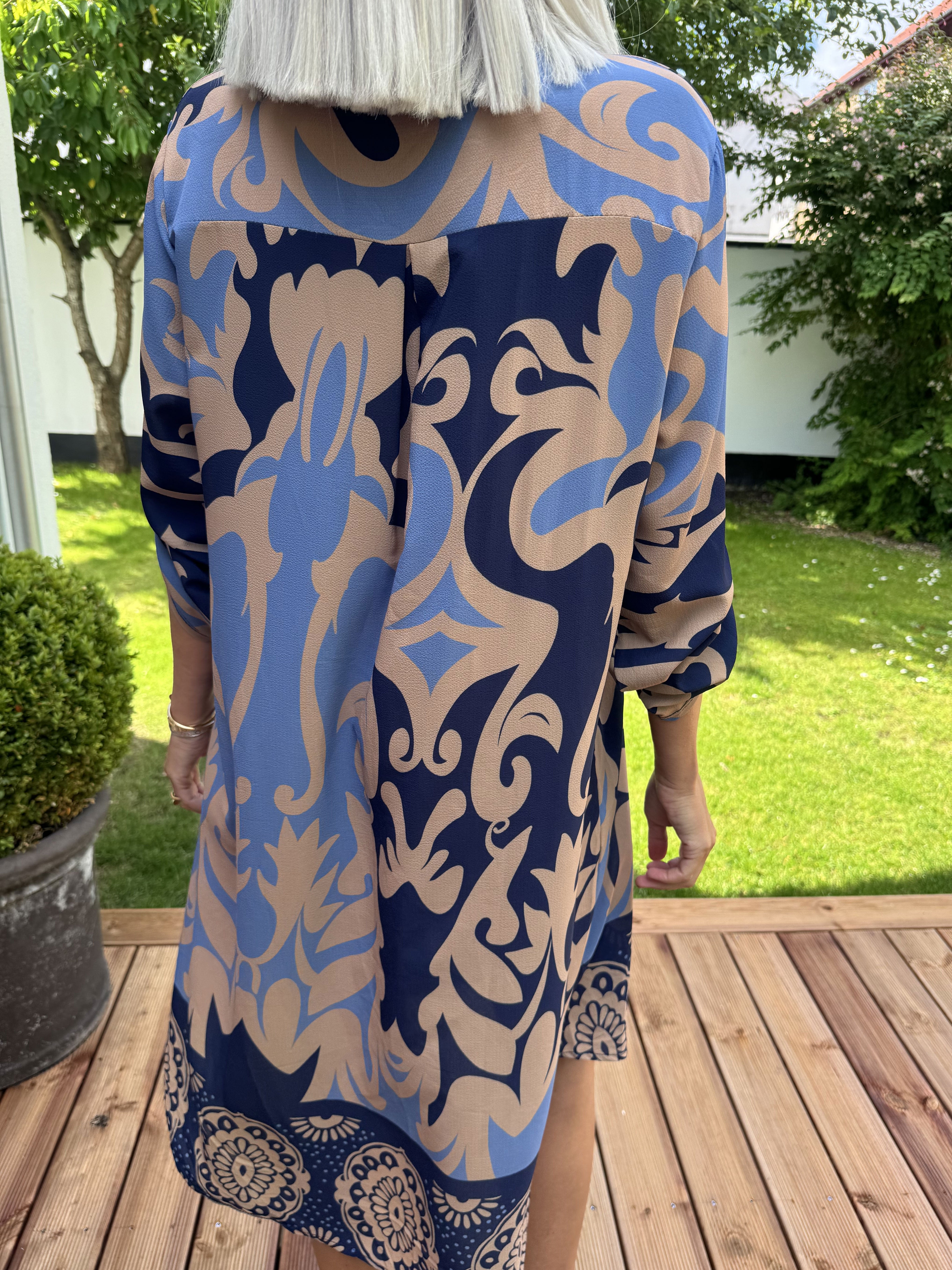 Vanesa Boheme Dress - Let og luftig mønstret kjole i viskose